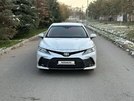 Toyota Camry 2023 года за 19 000 000 тг. в Алматы – фото 2