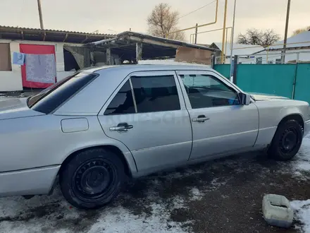 Mercedes-Benz E 200 1993 года за 1 800 000 тг. в Балпык би – фото 8