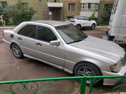 Mercedes-Benz C 200 1996 года за 1 300 000 тг. в Астана – фото 4