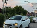 Chevrolet Aveo 2014 года за 2 850 000 тг. в Уральск – фото 3