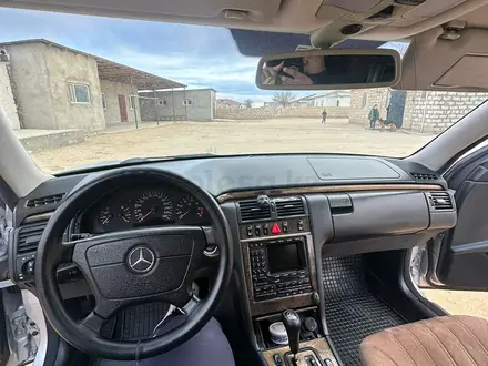 Mercedes-Benz E 320 1999 года за 4 800 000 тг. в Жанаозен – фото 13