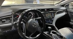 Toyota Camry 2018 года за 14 500 000 тг. в Семей – фото 4