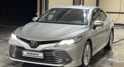 Toyota Camry 2018 года за 14 500 000 тг. в Семей