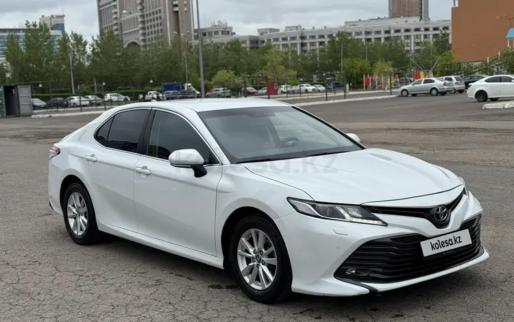 Toyota Camry 2018 года за 11 400 000 тг. в Астана