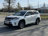 Toyota Highlander 2017 года за 18 000 000 тг. в Шымкент