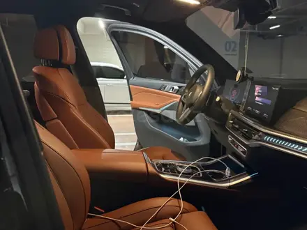 BMW X7 XDrive 40i 2024 года за 45 000 000 тг. в Алматы – фото 15