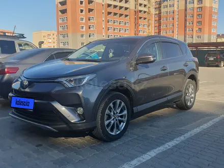 Toyota RAV4 2016 года за 11 500 000 тг. в Актобе – фото 2