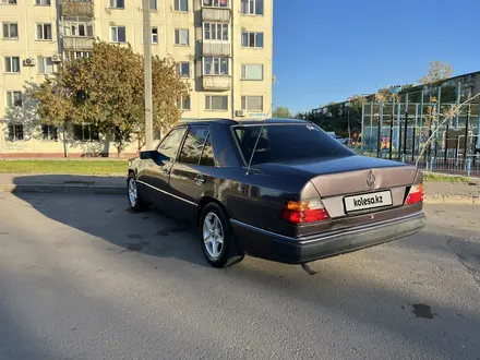 Mercedes-Benz E 200 1991 года за 1 200 000 тг. в Астана – фото 9