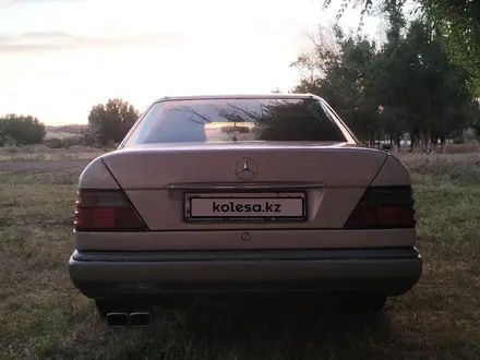 Mercedes-Benz E 220 1993 года за 1 800 000 тг. в Талдыкорган – фото 7