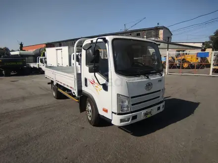 FAW  Бортовой грузовик 3 тонны длина борта 4.2 метра дизель 2022 года за 17 990 000 тг. в Алматы – фото 6