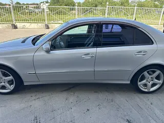 Mercedes-Benz E 240