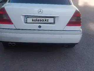 Mercedes-Benz C 230