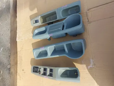 Пластиковый комплект вокруг блоков стеклоподъемника на Honda Odyssey за 18 000 тг. в Алматы – фото 2