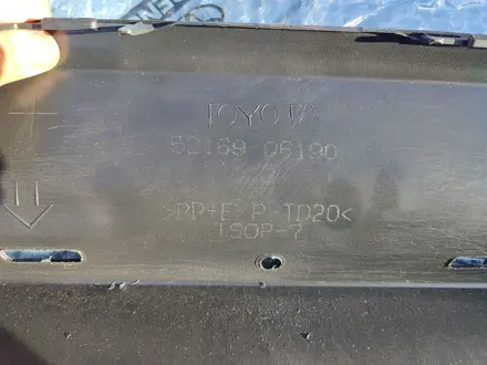 Новая оригинальная Юбка заднего бампер Camry 2018 за 130 000 тг. в Алматы – фото 6