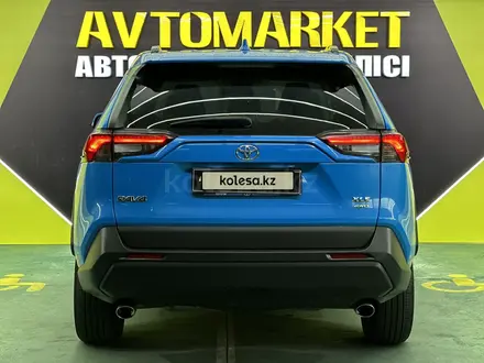 Toyota RAV4 2021 года за 13 250 000 тг. в Алматы – фото 21