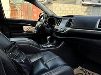 Toyota Highlander 2017 годаfor14 100 000 тг. в Алматы