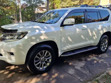 Toyota Land Cruiser Prado 2018 года за 26 300 000 тг. в Алматы – фото 3