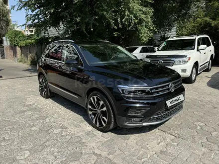 Volkswagen Tiguan 2017 года за 11 500 000 тг. в Алматы