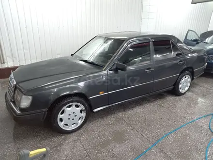 Mercedes-Benz E 300 1992 года за 1 600 000 тг. в Усть-Каменогорск