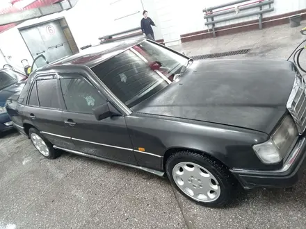Mercedes-Benz E 300 1992 года за 1 600 000 тг. в Усть-Каменогорск – фото 2