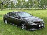 Toyota Camry 2018 года за 12 200 000 тг. в Астана – фото 2
