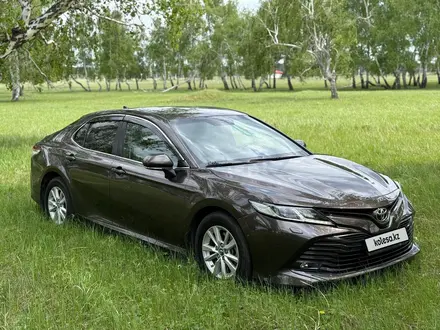 Toyota Camry 2018 года за 12 200 000 тг. в Астана – фото 2