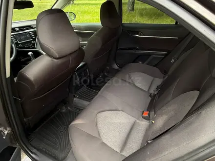 Toyota Camry 2018 года за 12 200 000 тг. в Астана – фото 14