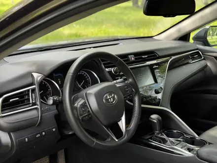 Toyota Camry 2018 года за 12 200 000 тг. в Астана – фото 9