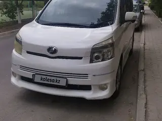 Toyota Voxy, 2008