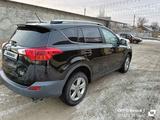 Toyota RAV4 2015 года за 11 500 000 тг. в Жезказган – фото 2