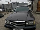 Mercedes-Benz E 220 1993 года за 1 840 000 тг. в Жаркент – фото 2