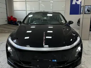Hongqi E-QM5