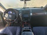 Volkswagen Touareg 2002 годаfor3 500 000 тг. в Астана – фото 2