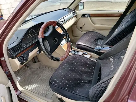 Mercedes-Benz E 260 1991 года за 1 200 000 тг. в Актау – фото 6