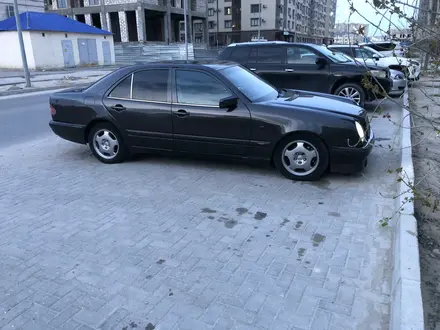 Mercedes-Benz E 320 1997 года за 2 900 000 тг. в Актау – фото 7