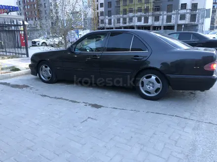 Mercedes-Benz E 320 1997 года за 2 900 000 тг. в Актау – фото 9