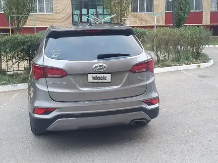 Hyundai Santa Fe 2017 года за 9 800 000 тг. в Актобе