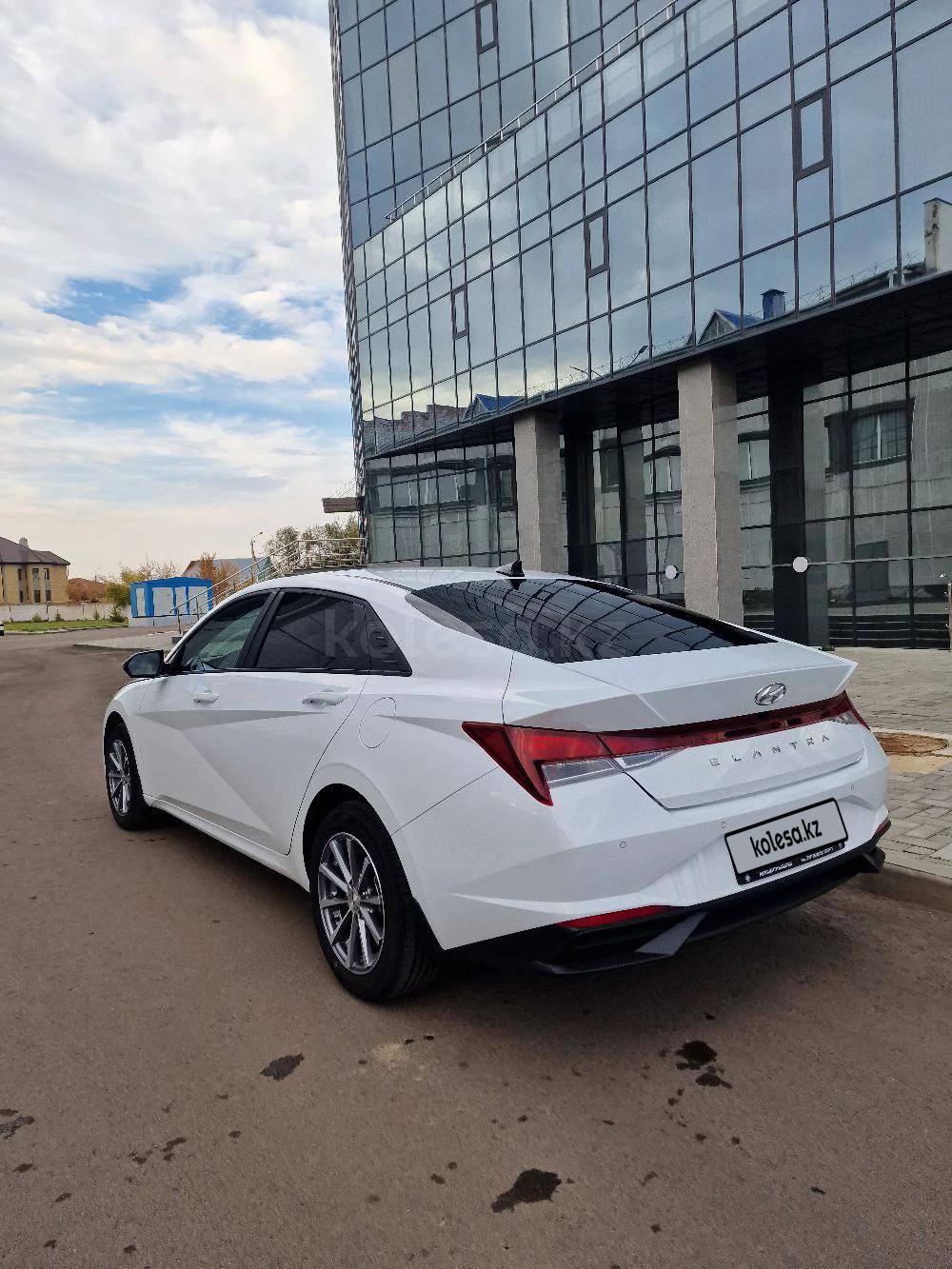 Hyundai Elantra 2022 г.