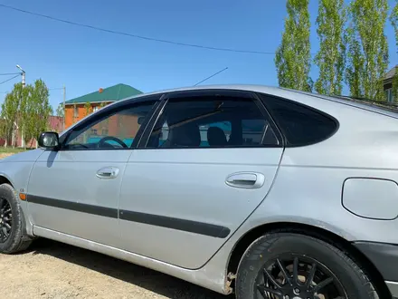 Toyota Avensis 2000 года за 3 000 000 тг. в Актобе – фото 4