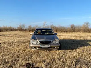 Mercedes-Benz E 320