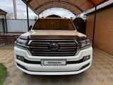 Toyota Land Cruiser 2018 года за 39 800 000 тг. в Уральск