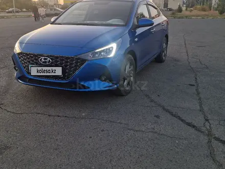 Hyundai Accent 2021 года за 8 300 000 тг. в Актобе – фото 2