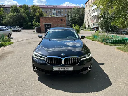 BMW 530 2022 года за 26 000 000 тг. в Астана – фото 2