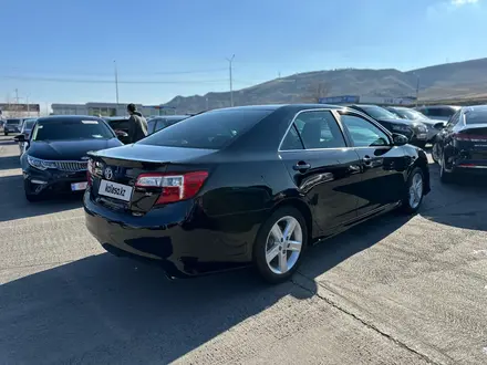 Toyota Camry 2014 года за 5 500 000 тг. в Актобе – фото 2