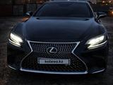 Lexus LS 500 2017 года за 26 000 000 тг. в Актау