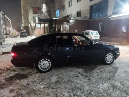 Mercedes-Benz E 200 2000 года за 2 200 000 тг. в Астана – фото 10