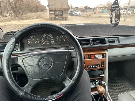 Mercedes-Benz E 280 1993 года за 1 650 000 тг. в Караганда