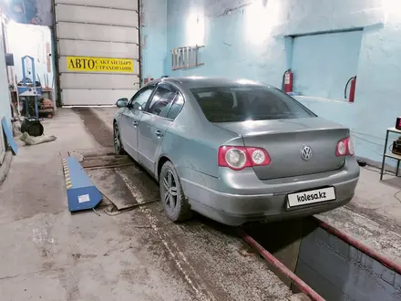 Volkswagen Passat 2005 года за 2 700 000 тг. в Астана – фото 12