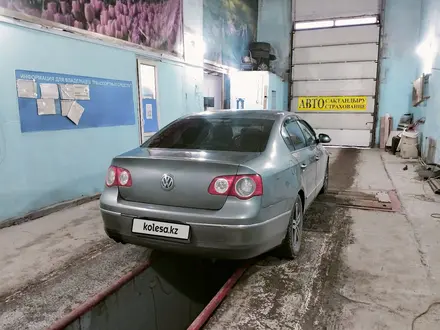 Volkswagen Passat 2005 года за 2 700 000 тг. в Астана – фото 13