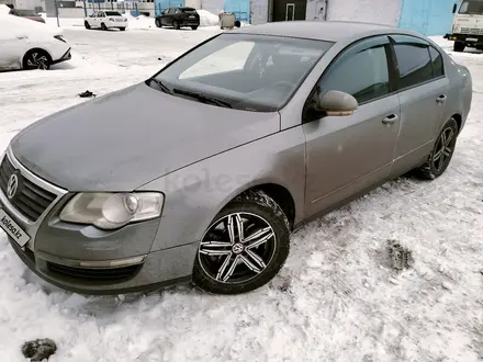 Volkswagen Passat 2005 года за 2 700 000 тг. в Астана – фото 18
